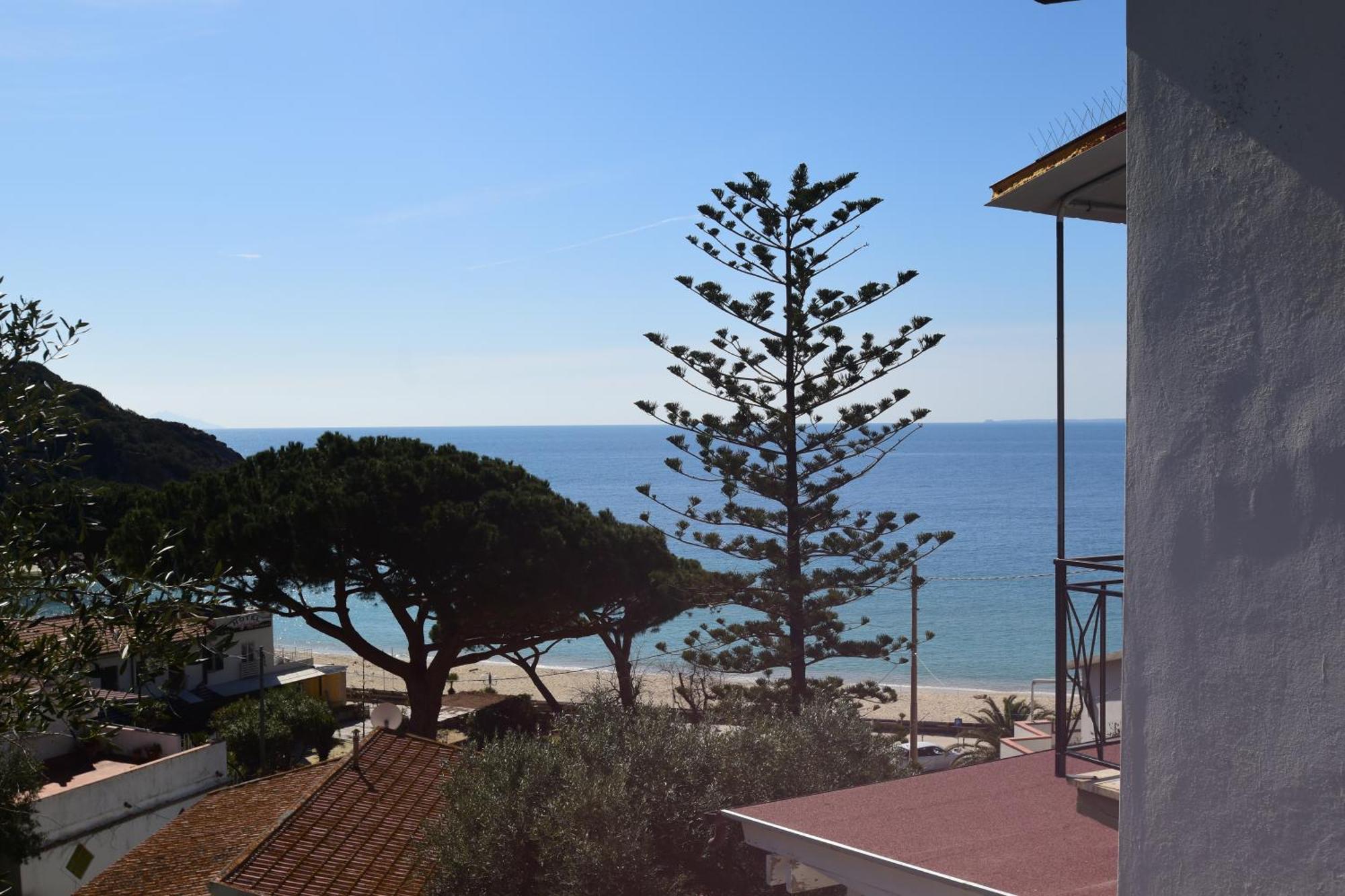 Appartamenti Cavoli - Vista Mare Con Terrazze, Clima E Posti Auto Spiaggia di Cavoli Exterior foto